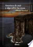 Libro Asterisco de mar y alga sobre las rocas
